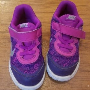 Kids Nike tennis shoes